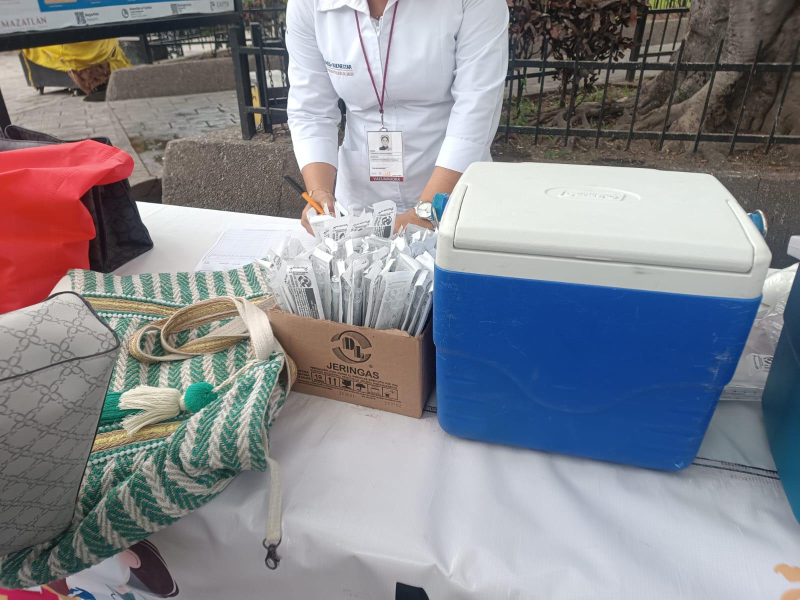 $!Avanza campaña de vacunación contra influenza, Covid y neumococo con 17 mil vacunas aplicadas en Mazatlán