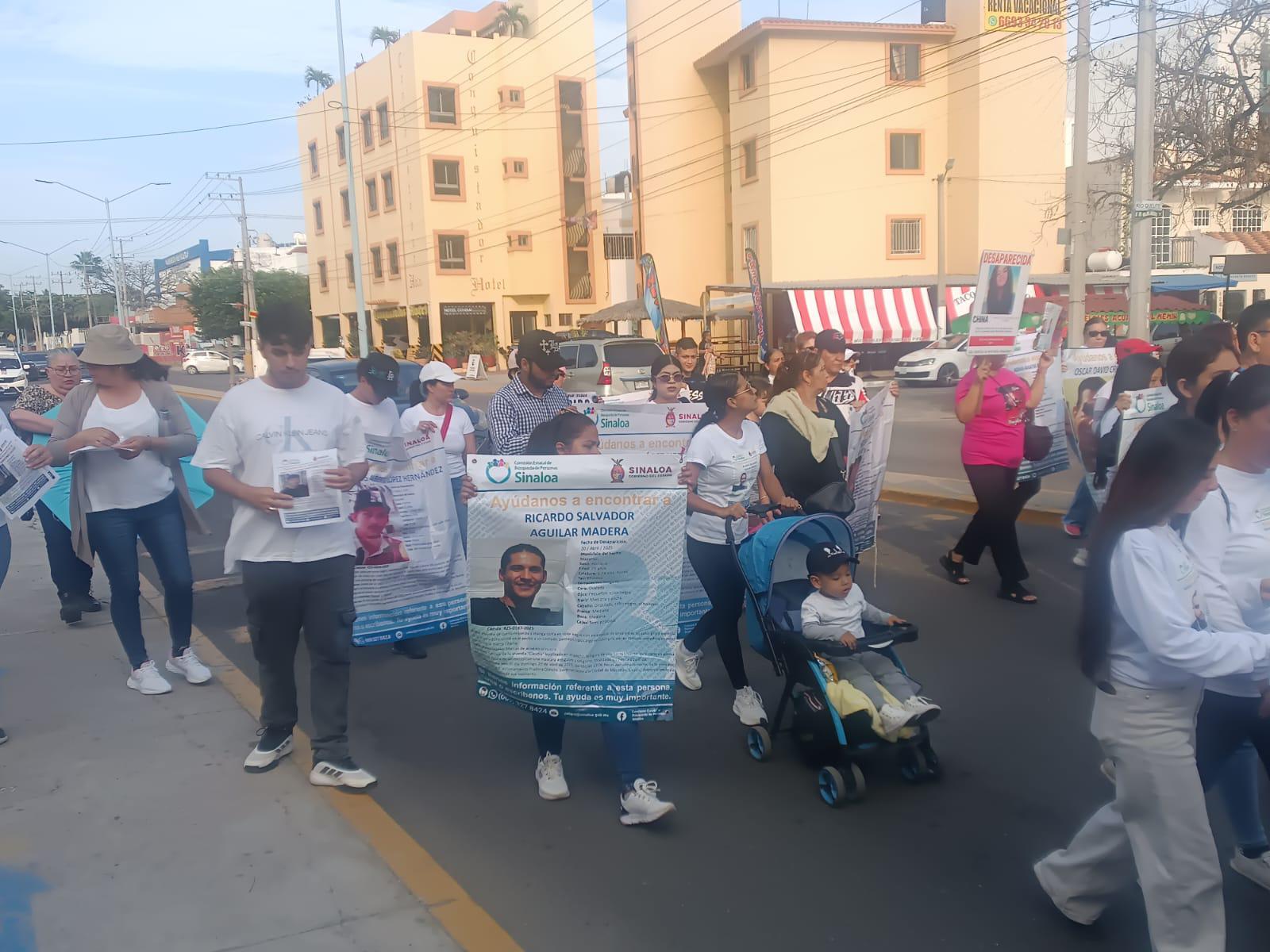 $!Familiares de desaparecidos marchan nuevamente por el malecón de Mazatlán