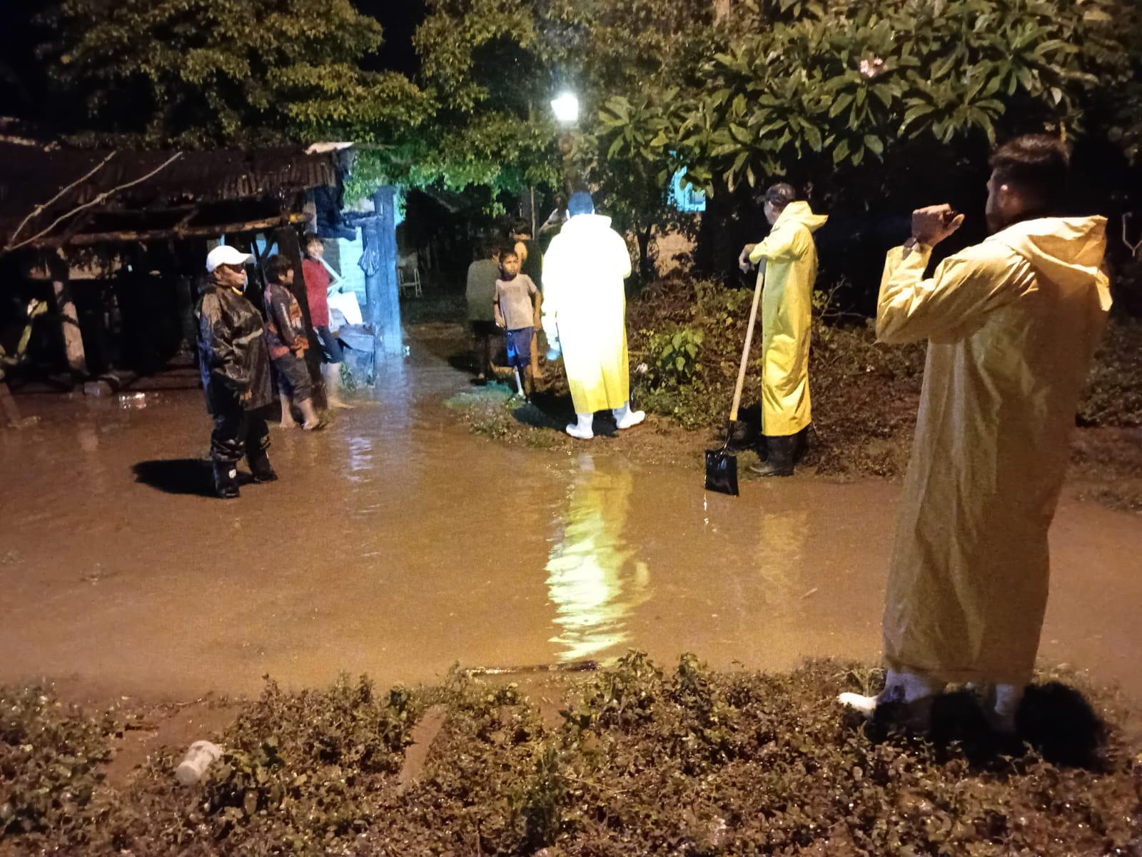 $!Lluvias intensas ocasionan desbordamiento de arroyos y ríos en sur de Escuinapa