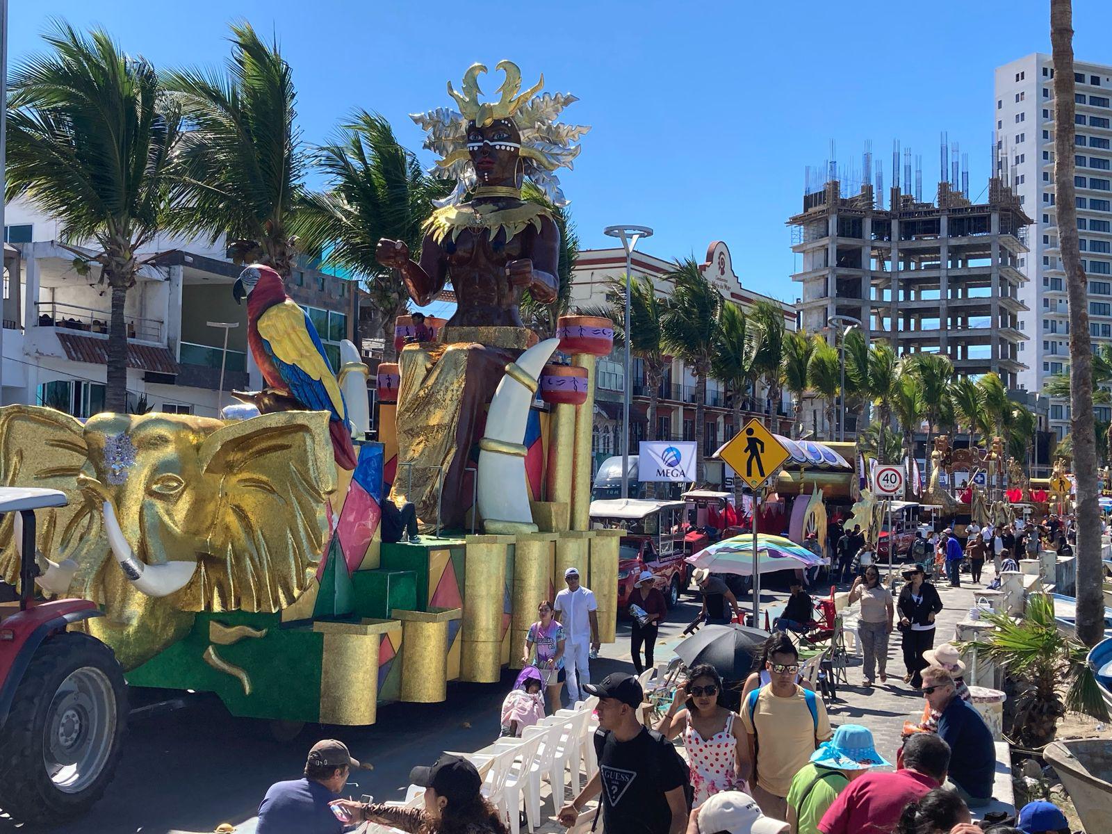$!Están listos 29 carros alegóricos y 2 marionetas gigantes para el primer desfile del Carnaval de Mazatlán 2024