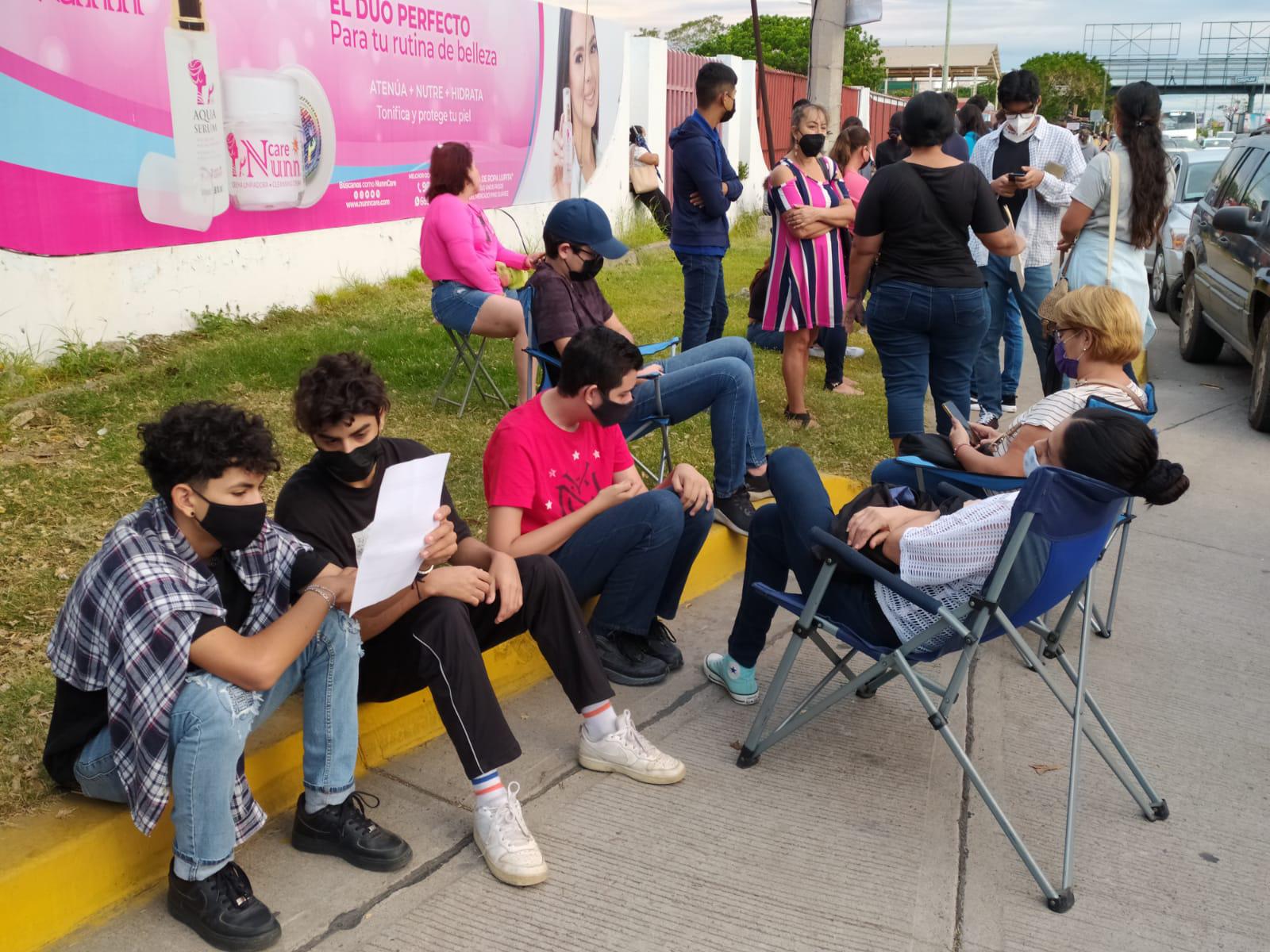 $!Abren Polideportivo de la UAS en Mazatlán para vacunar contra el Covid a adolescentes