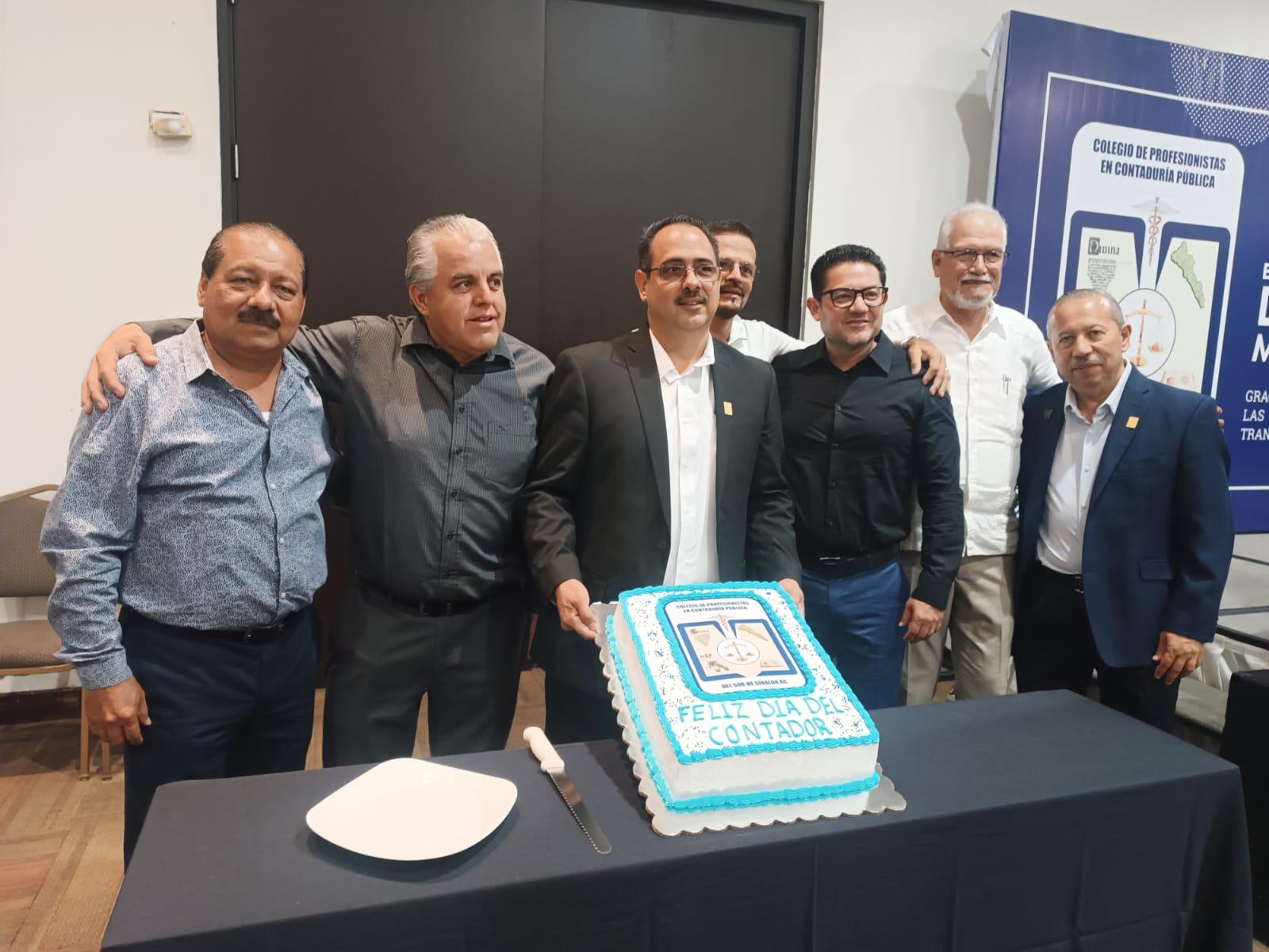 $!Con ponencia de José Ángel Cortés celebran Profesionistas del Sur de Sinaloa el Día de Contador