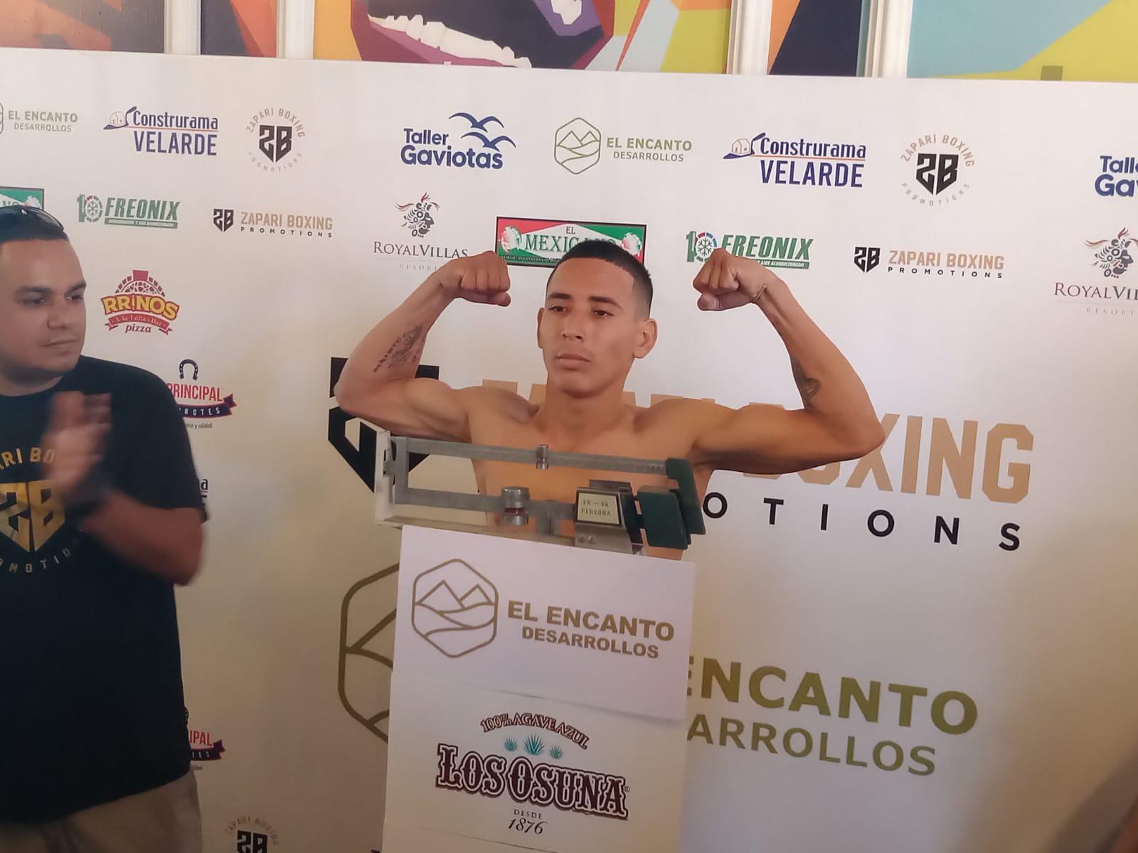 $!Pugilistas de ‘Sangre Nueva 4’ baten la báscula para su pelea en Mazatlán
