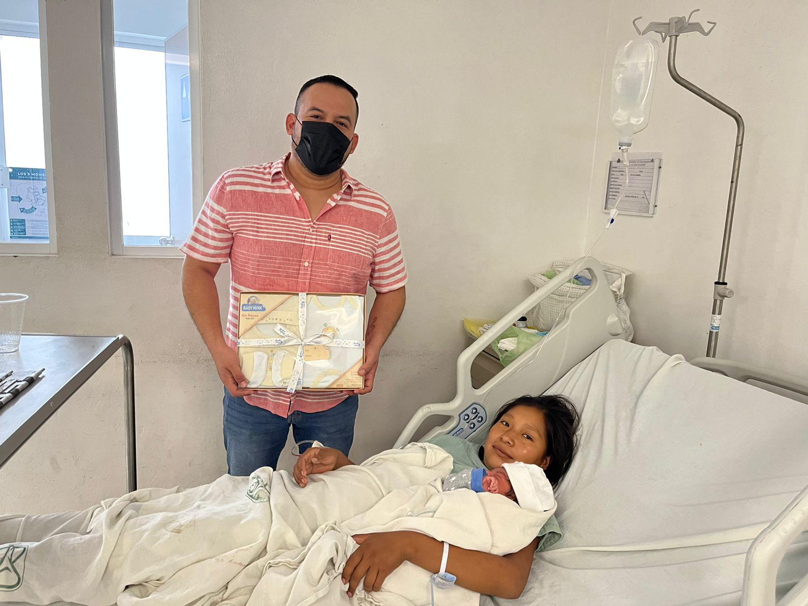 $!En el Hospital General de Escuinapa, reciben a bebé en plena Navidad