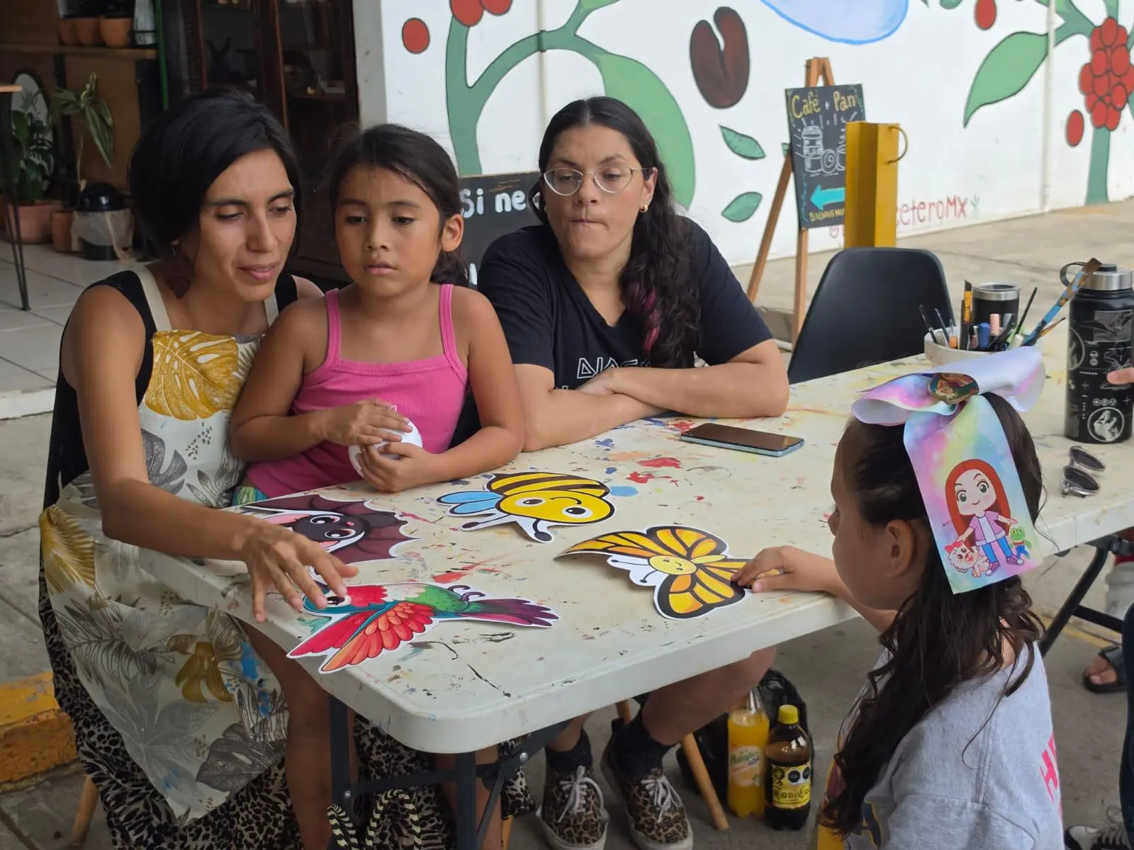 $!Crean mural y jardín polinizador para fomentar el cuidado del medio ambiente en Mazatlán