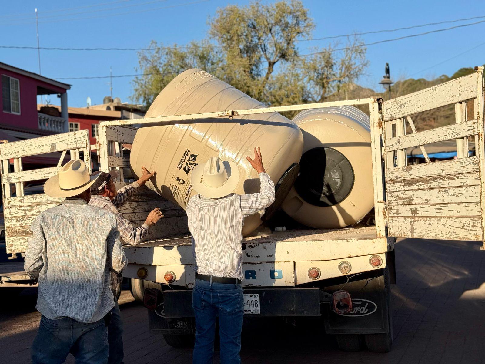 $!Consiguen apoyos para más de 50 familias de la zona serrana de Badiraguato en convenio con Congregación