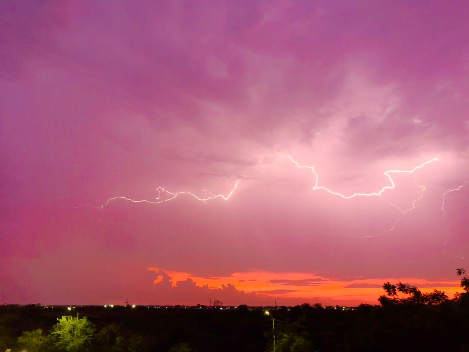 $!Azota ‘Ivo’ con lluvias, rayos e inundaciones a varios municipios de Sinaloa