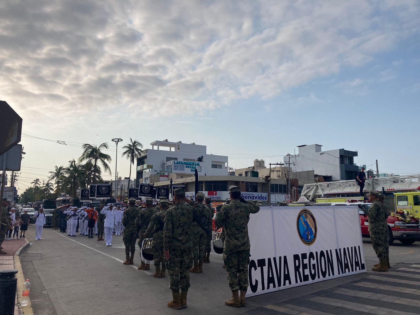 $!Desfilan en Mazatlán por el 213 aniversario de la Independencia de México