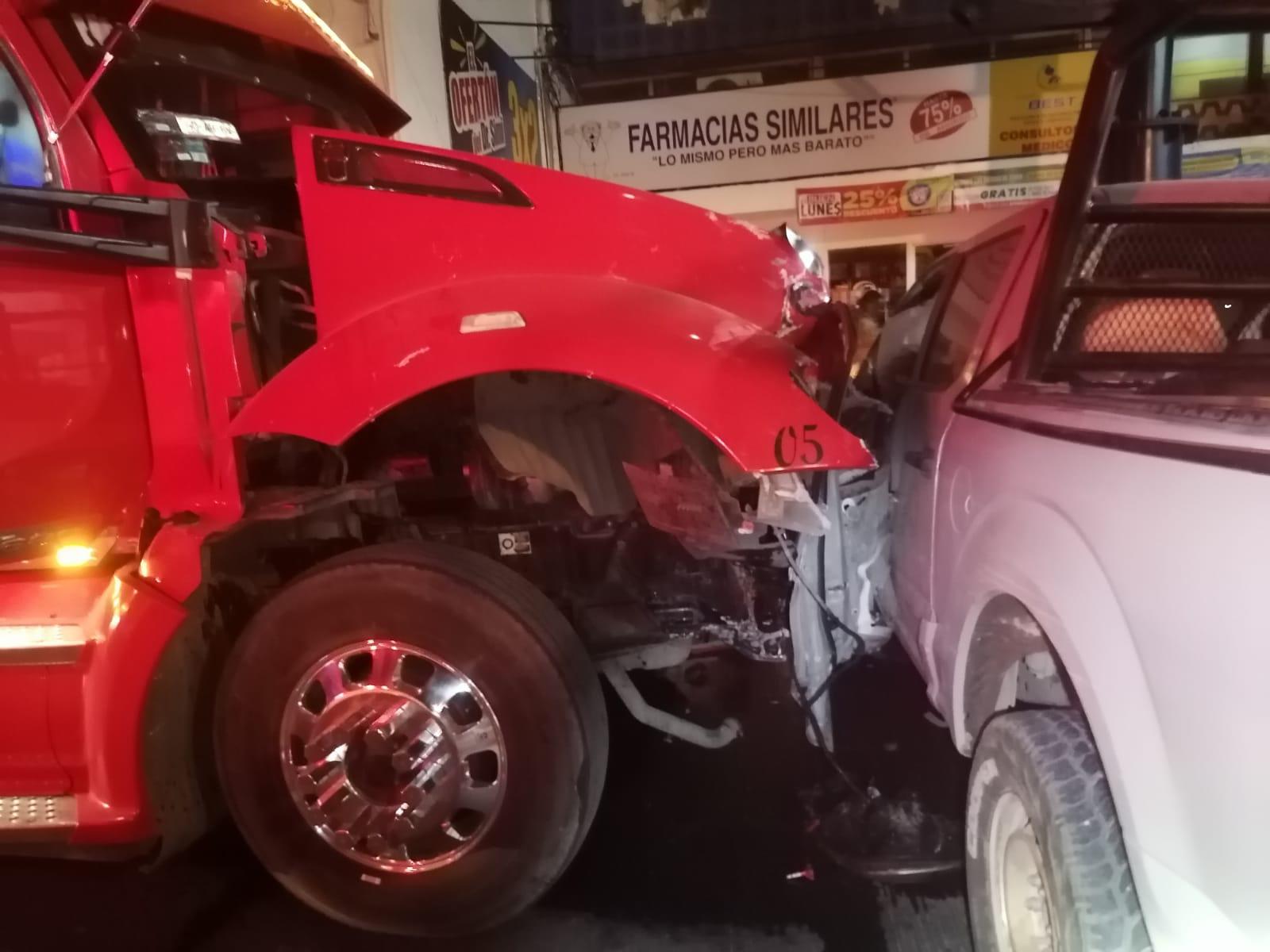 $!Choque en la cabecera municipal de Escuinapa deja dos elementos de la Marina lesionados