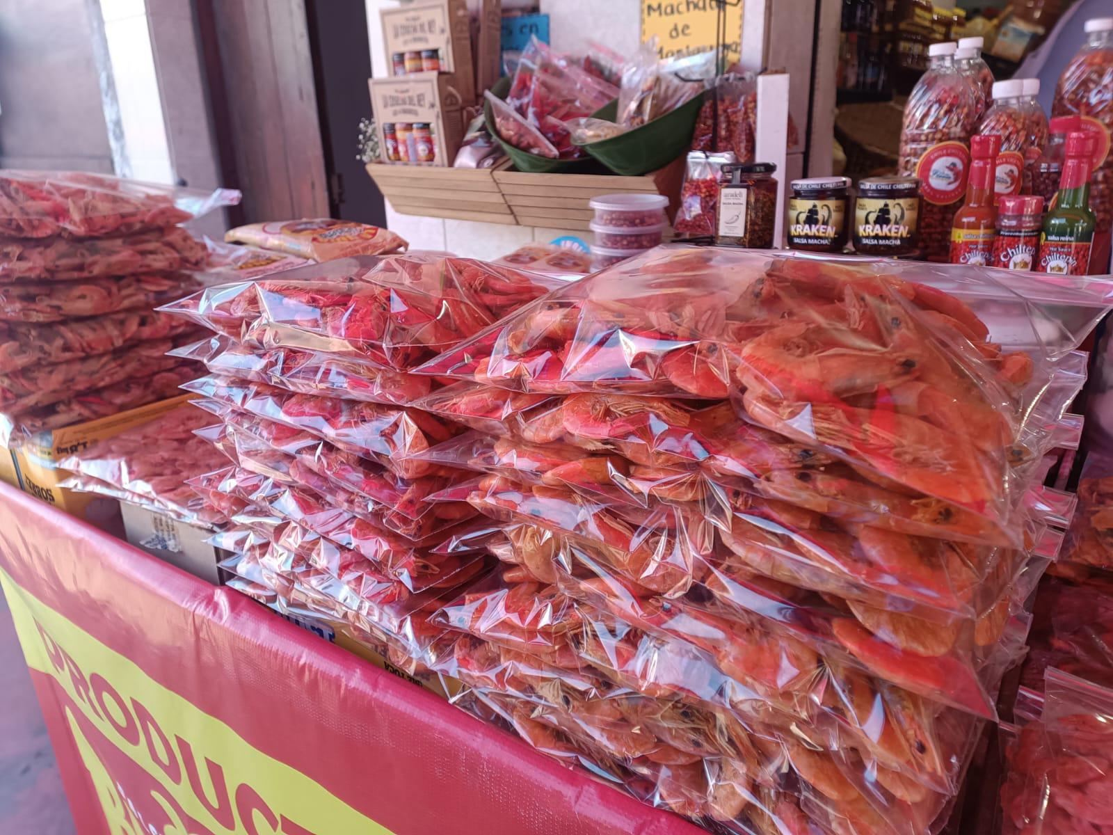 $!Reportan incremento del 70% de ventas en puestos de ‘changueras’ en Mazatlán durante Carnaval