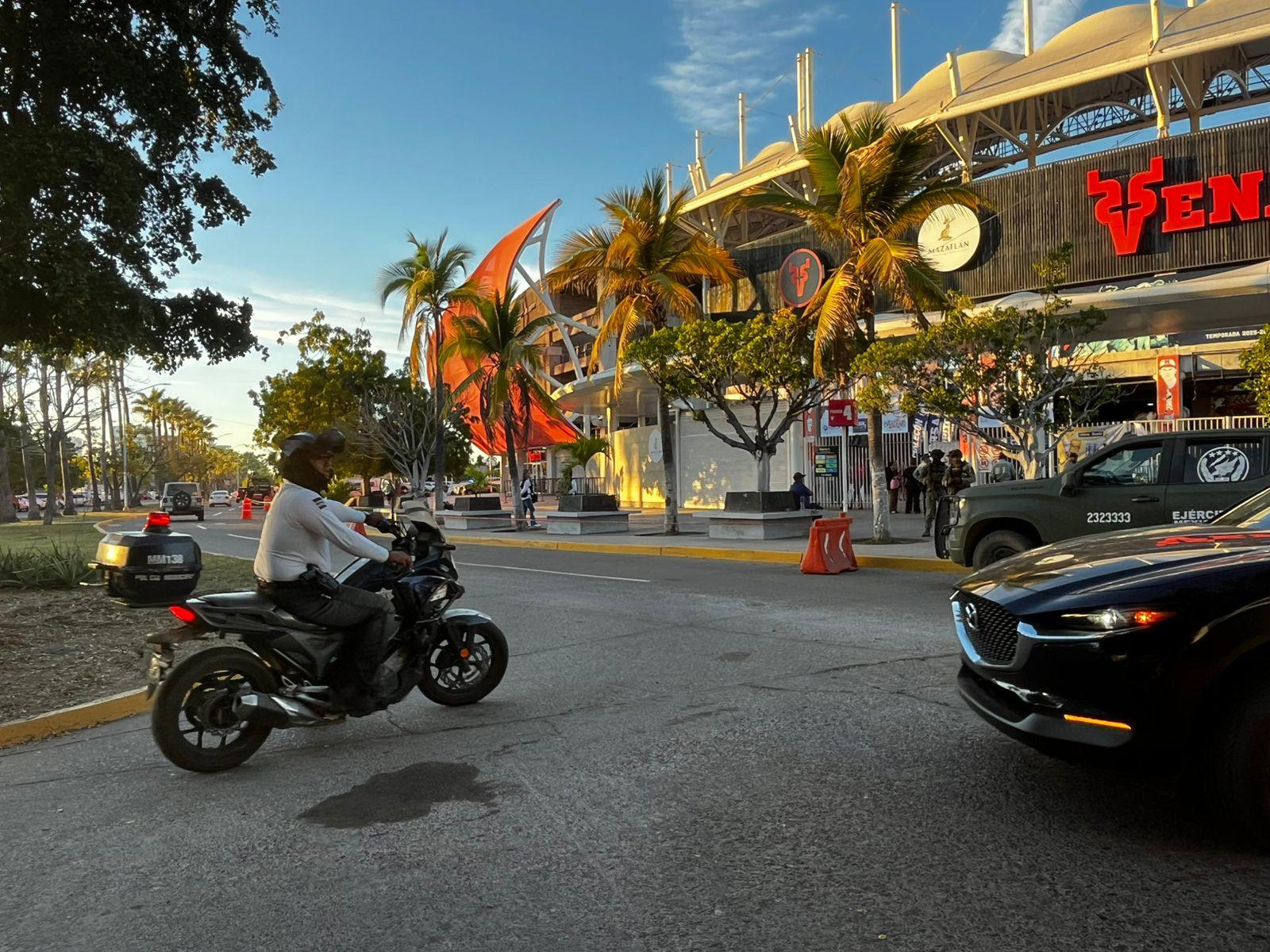 $!‘Blindan’ Estadio Teodoro Mariscal en el arranque del Carnaval de Mazatlán