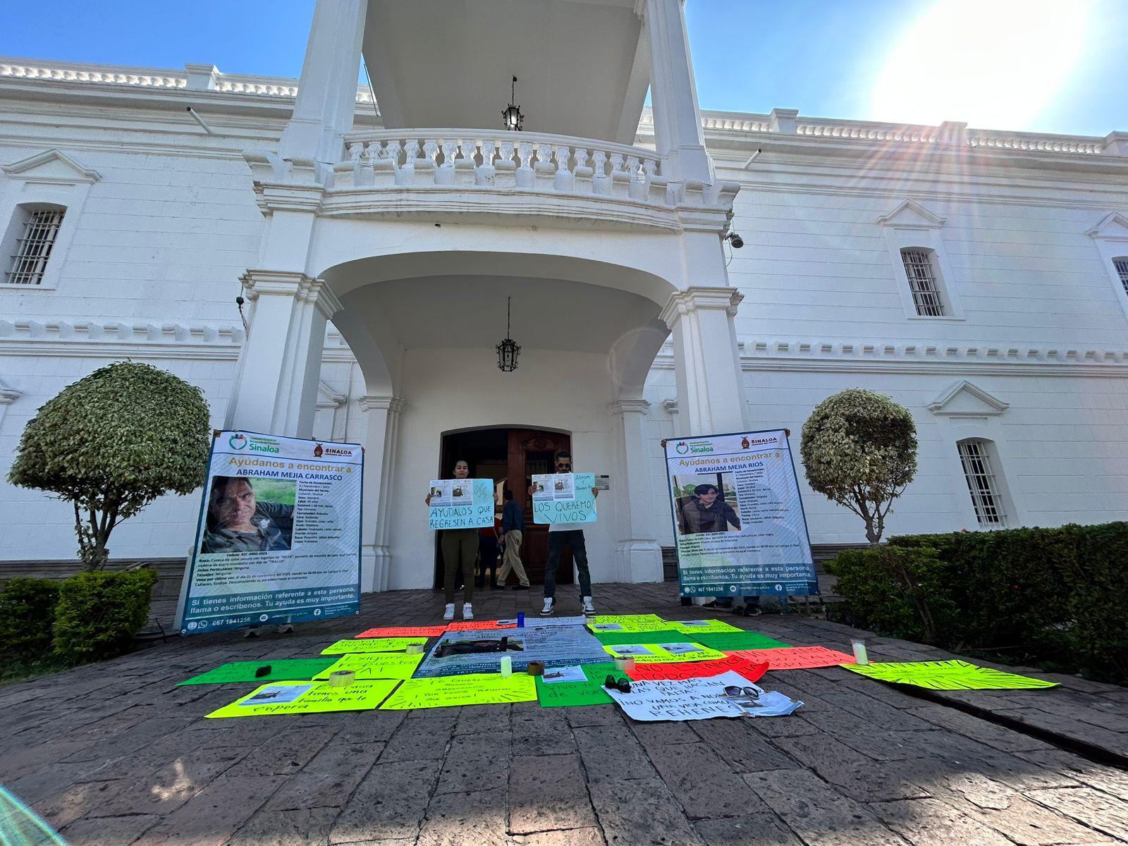 $!Familia insiste en la búsqueda de padre e hijo, desparecidos en el Campo El Diez; ahora en el Ayuntamiento de Culiacán