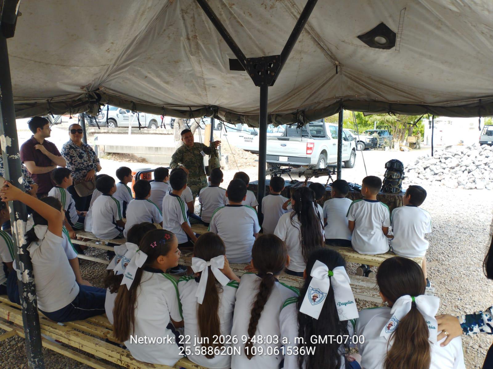 $!Alumnos de Primaria de Los Mochis visitan la Octava Zona Naval