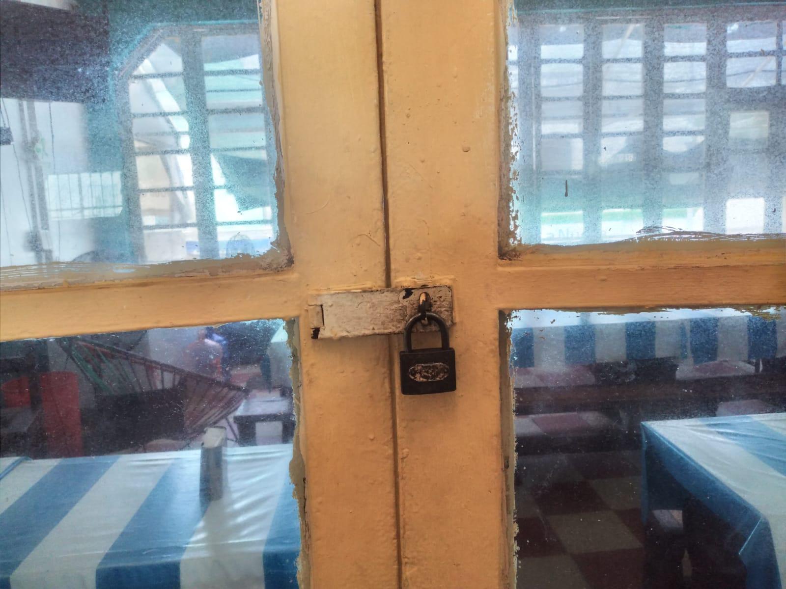 $!Se generaliza el cierre de restaurantes en el ‘Pino Suárez’ por falta de agua en Mazatlán