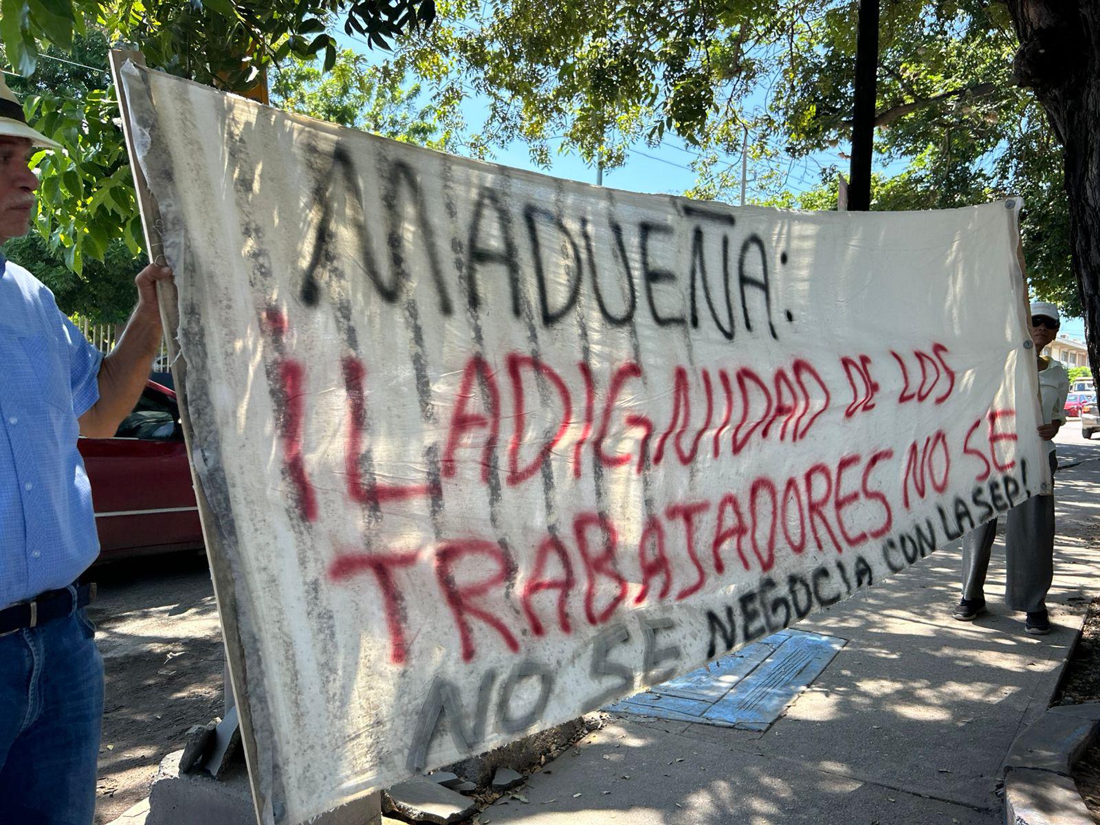 $!Maestros jubilados de la UAS exigen respeto a sus derechos laborales