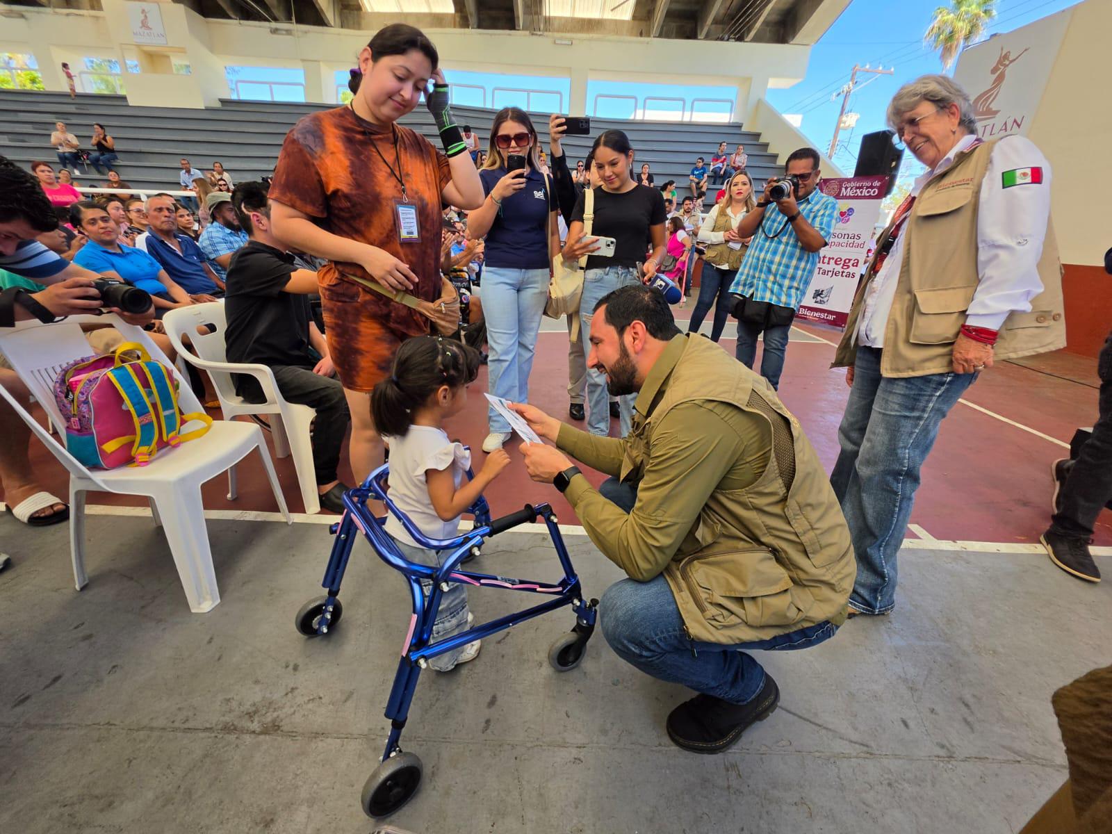 $!Entregan en Mazatlán 500 tarjetas de la Pensión del Bienestar de las Personas con Discapacidad Permanente