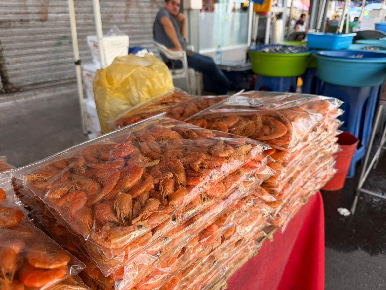 $!Dan bikers un respiro a la economía de ‘changueras’ en Mazatlán