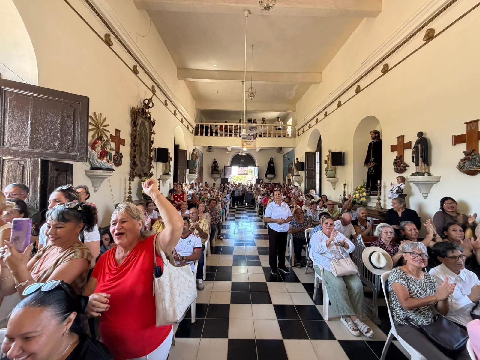 $!Dan bienvenida al Padre Armando Durán; asume el cargo de párroco de la iglesia de San Antonio en La Noria