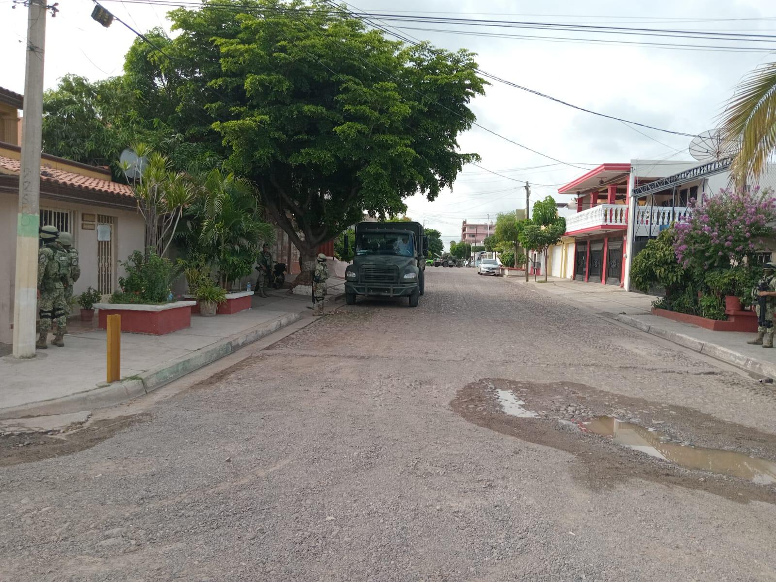 $!Militares mantienen asegurados dos inmuebles en Culiacán