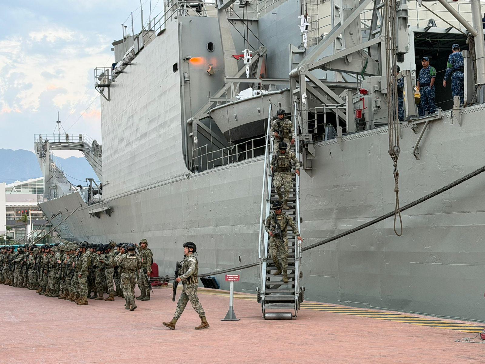 $!Arriba buque con personal de Infantería de Marina para reforzar la seguridad, en Puerto Vallarta, Jalisco