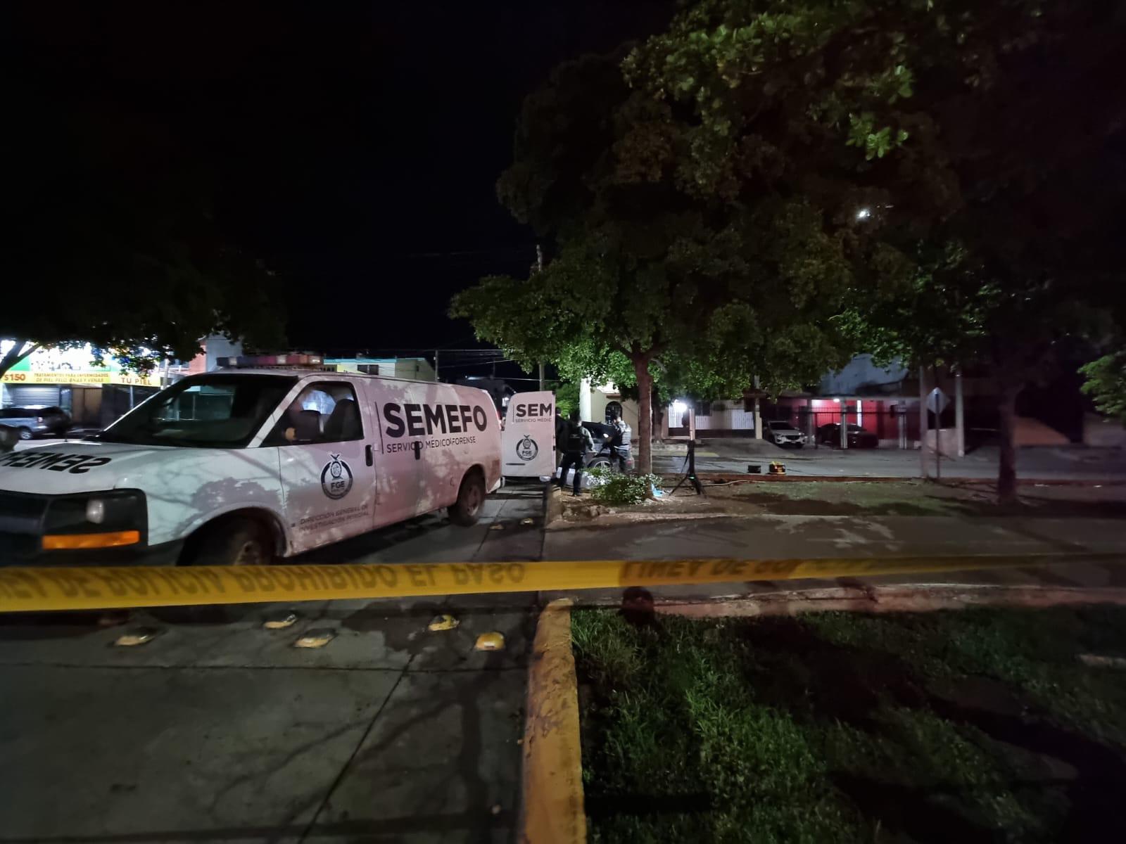 $!Asesinan a balazos a un hombre en Villa Universidad, en Culiacán