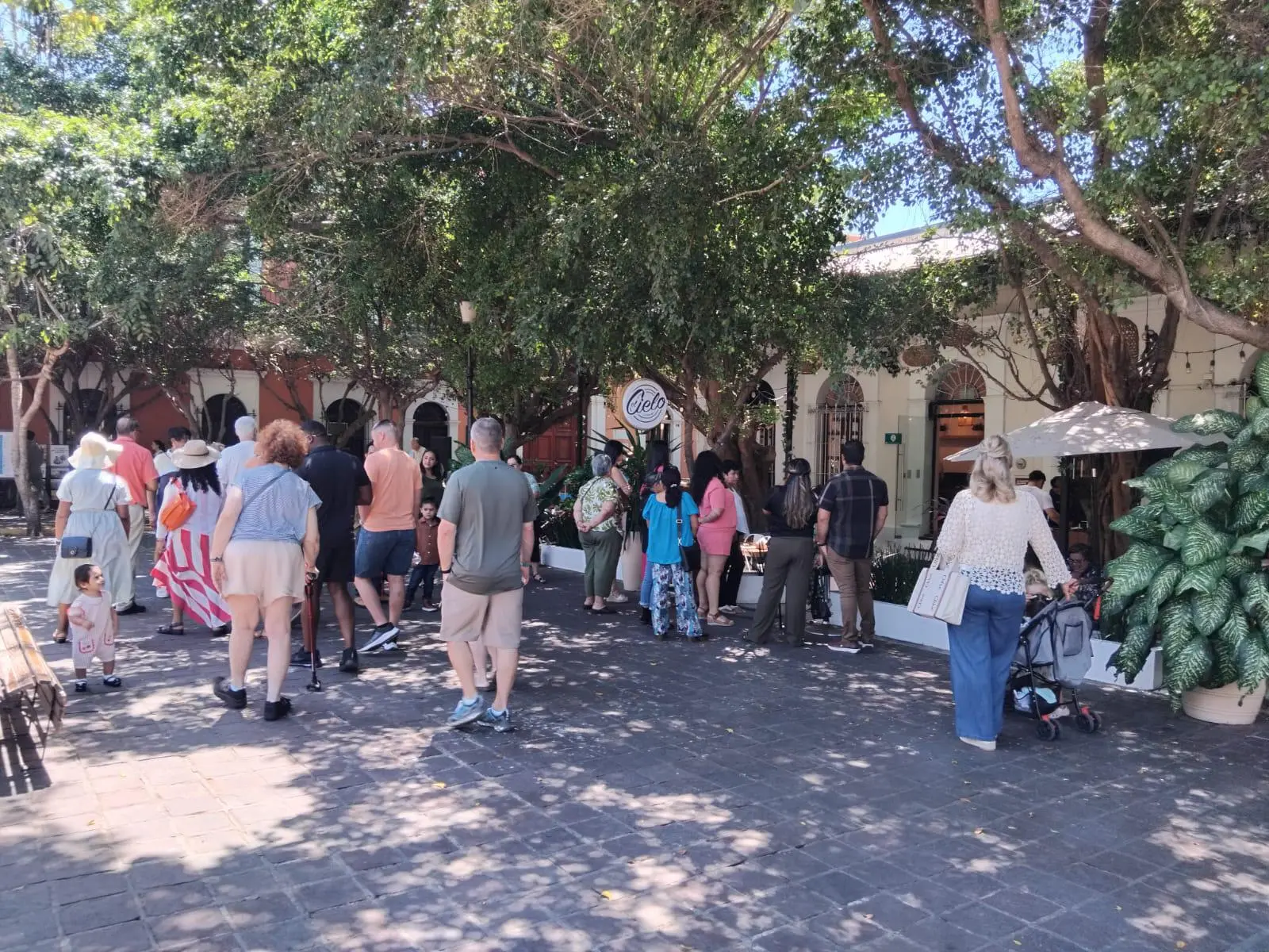 $!Se reactiva economía de Mazatlán por Día de las Madres