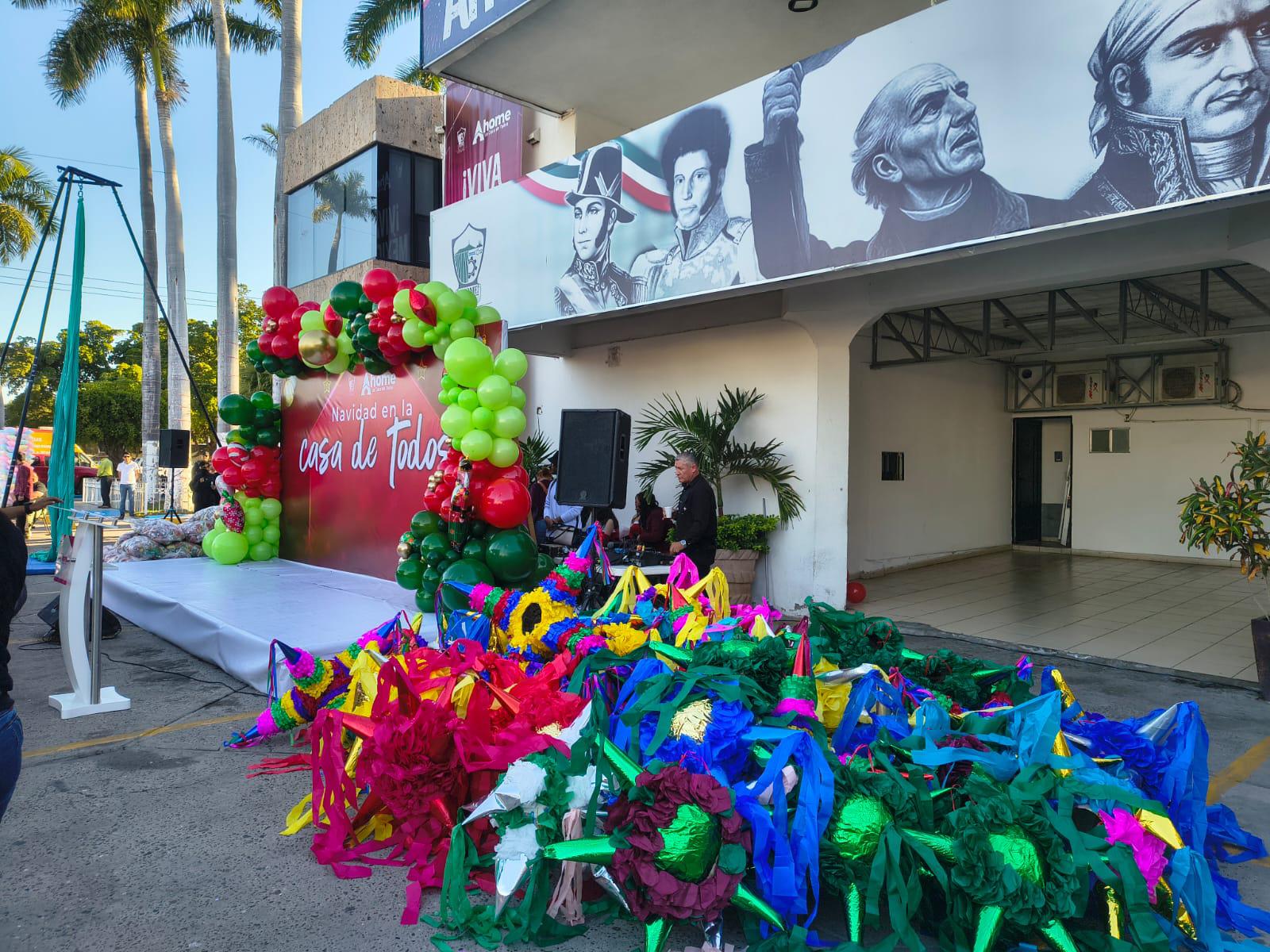 $!Navidad para Todos, distribuye 38 mil bolsas de dulces y 3 mil 500 despensas para festejos en sindicaturas de Ahome