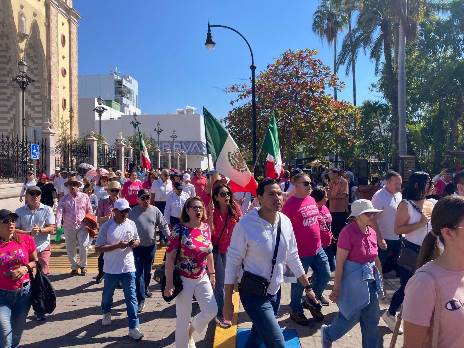 $!En Mazatlán piden elecciones libres y celebran mitin en la Plazuela República