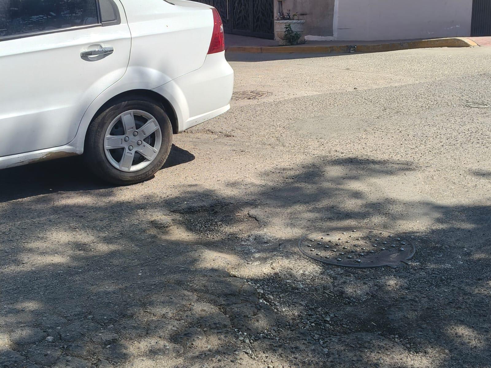 $!Dos vialidades en mal estado reciben a visitantes de El Rosario
