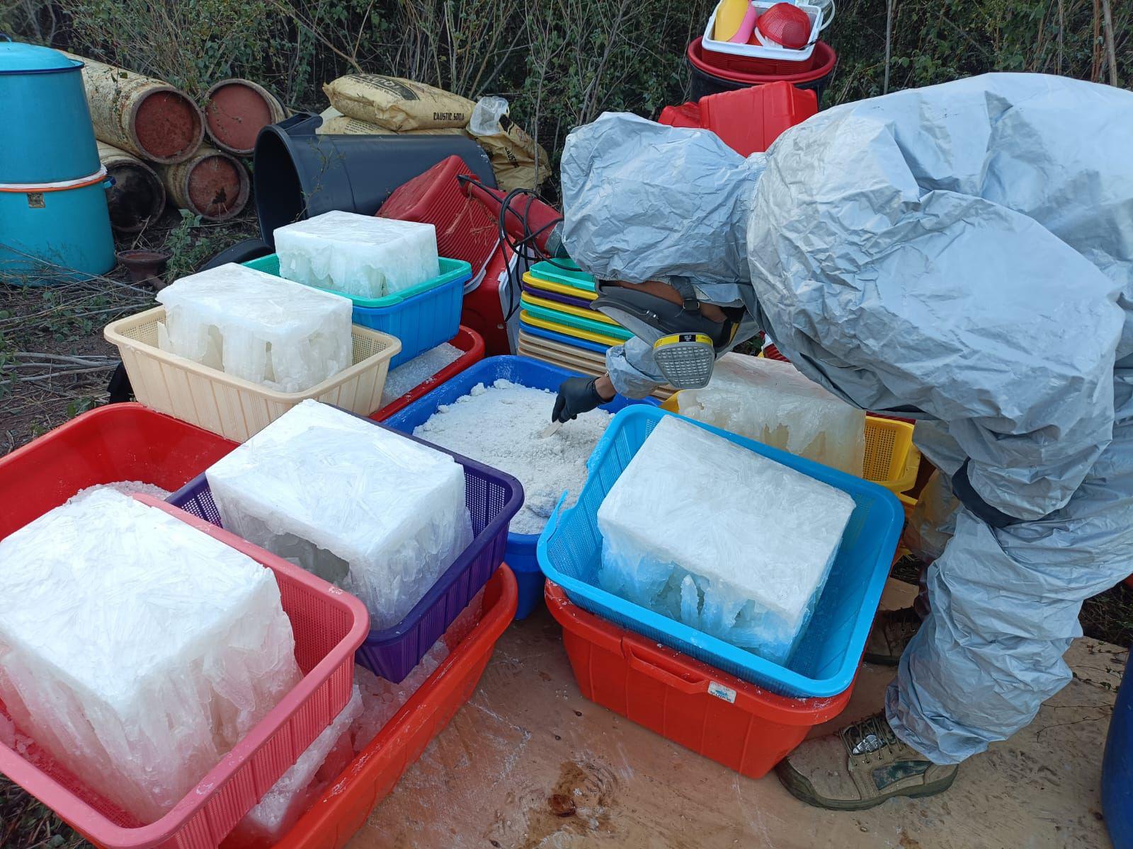 $!Ejército asegura sustancias para fabricar drogas sintéticas en Mocorito