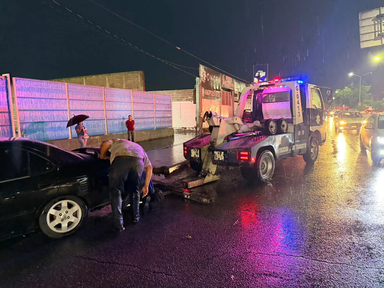 $!Reportan 70 viviendas inundadas en Bicentenario y más de 260 personas afectadas tras lluvias en Culiacán