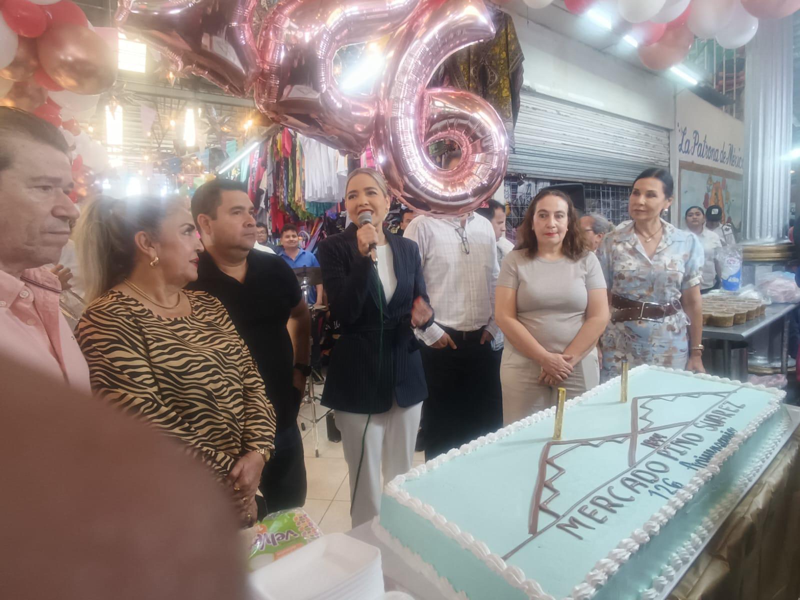 $!Con pastel y banda, el mercado Pino Suárez celebra 126 años de ser parte de la historia de Mazatlán