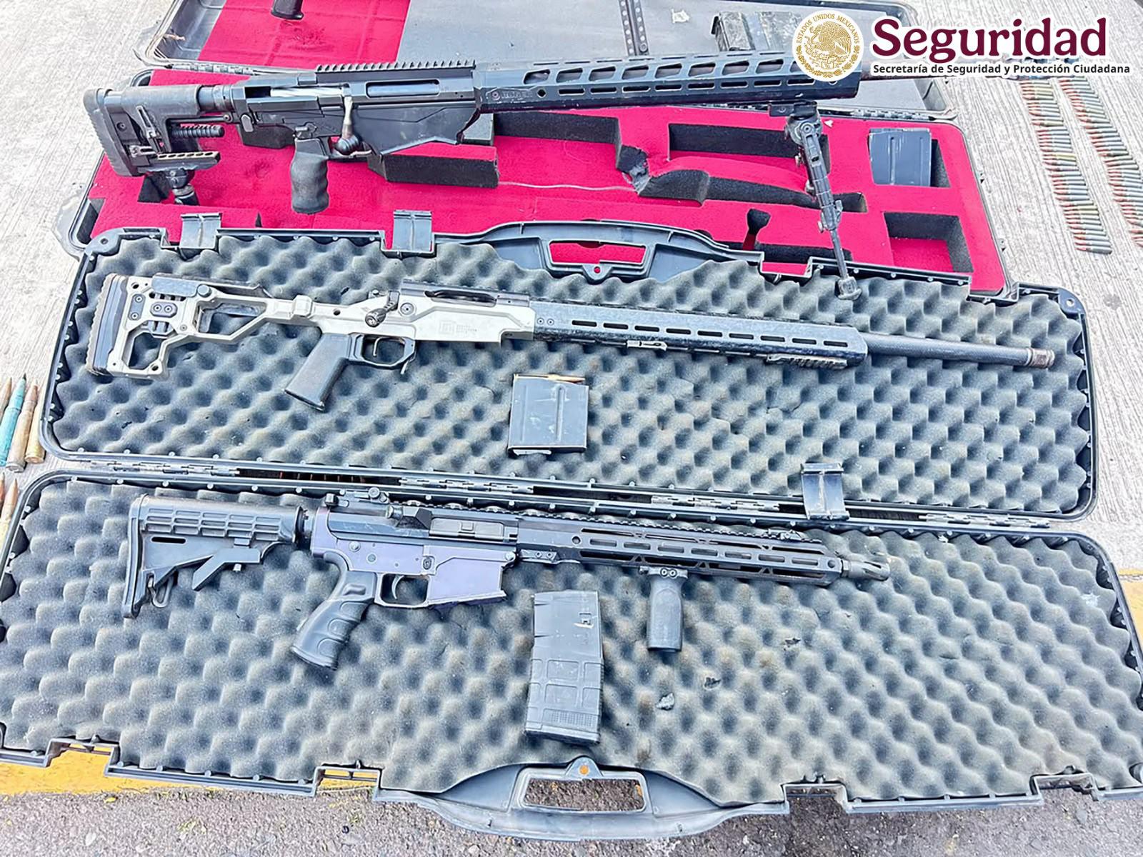 $!Fuerzas federales decomisan arsenal en camioneta cerca de presa El Varejonal, Badiraguato