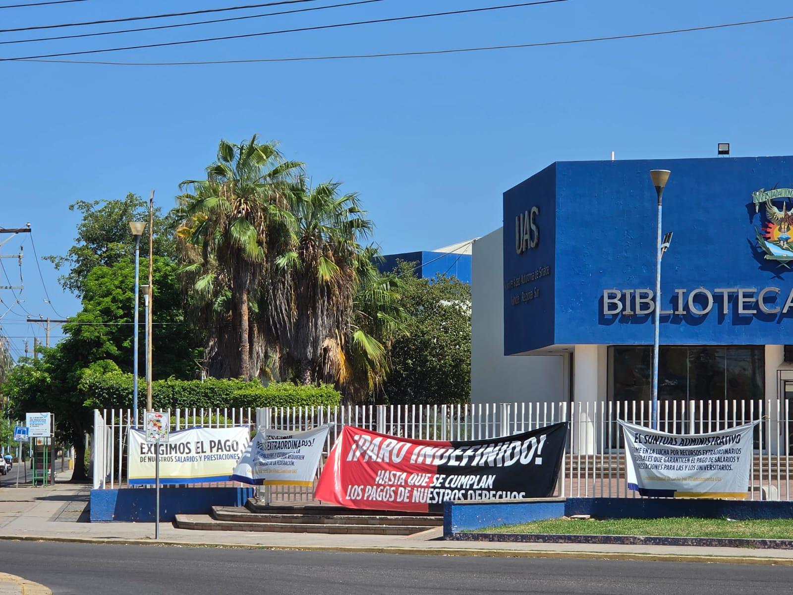 $!Cumple una semana el paro de labores en la UAS; trabajadores siguen a la espera de pagos pendientes