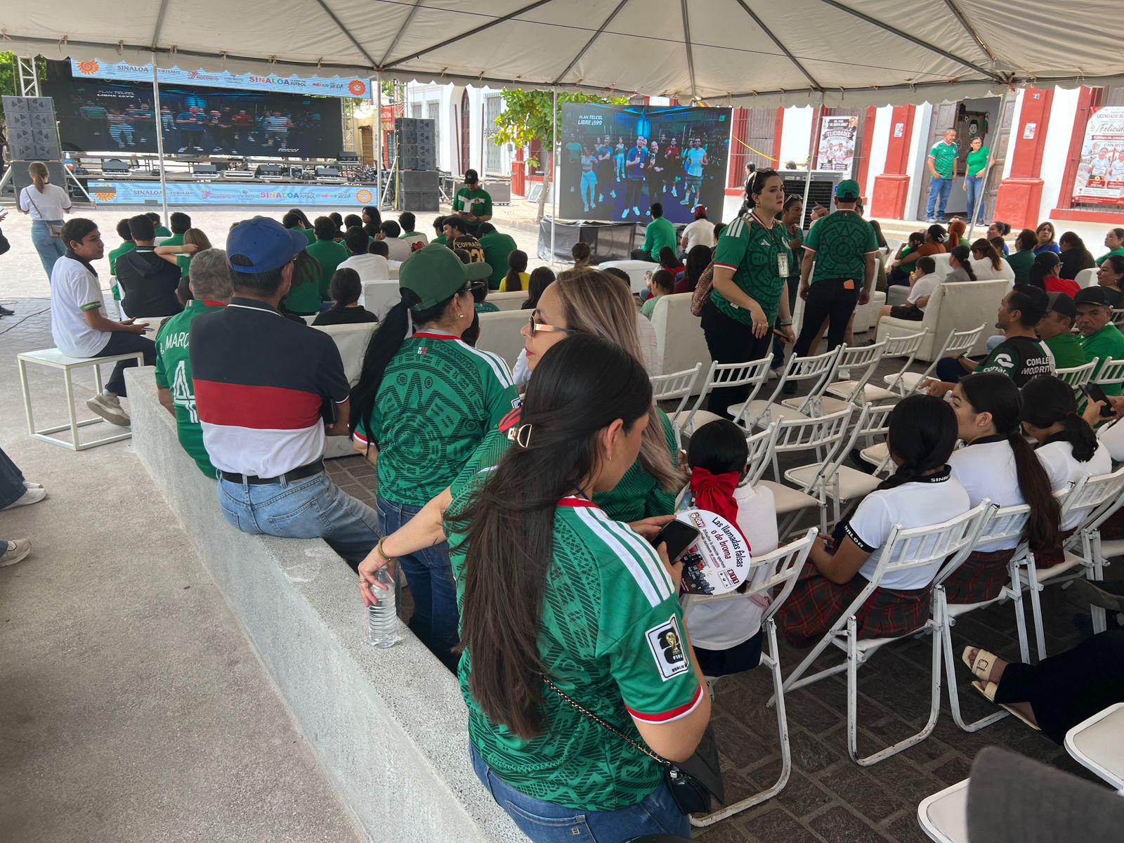 $!Mocorito recibe a aficionados para seguir el arranque del Mundial 2026 en pantalla gigante