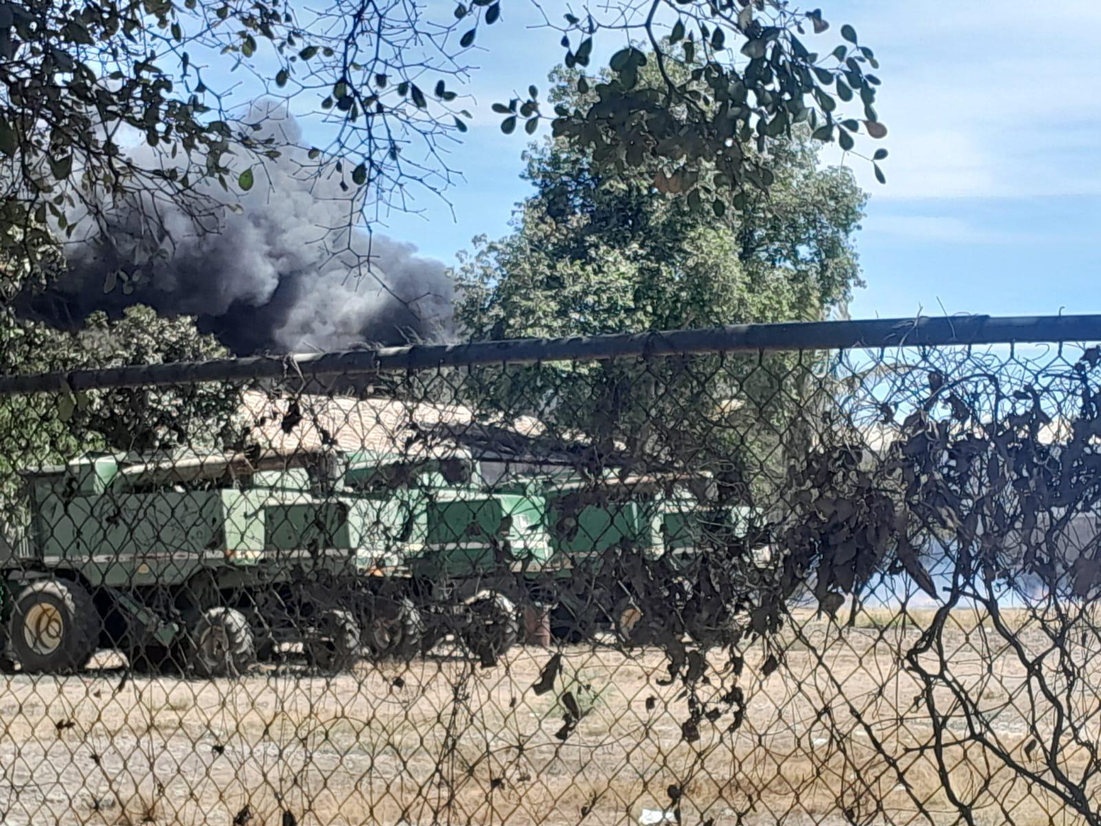 $!Fuerte incendio se registra en el fraccionamiento Santa Rocío, en el sector Aeropuerto de Culiacán
