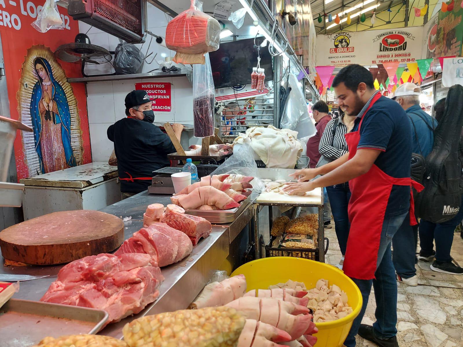 $!Realizan compras previas a Noche Buena en el Centro de Culiacán