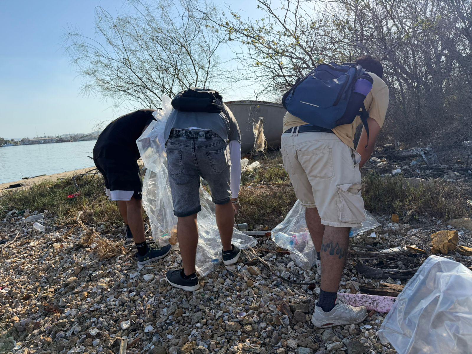 $!Retiran residuos de la Isla de la Piedra en jornada por el Día Mundial de los Océanos