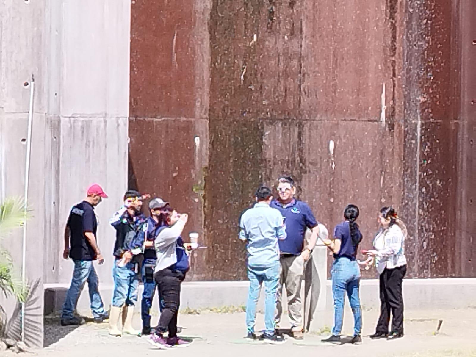 $!Disfrutan turismo y personal de Gran Acuario de Eclipse Total de Sol