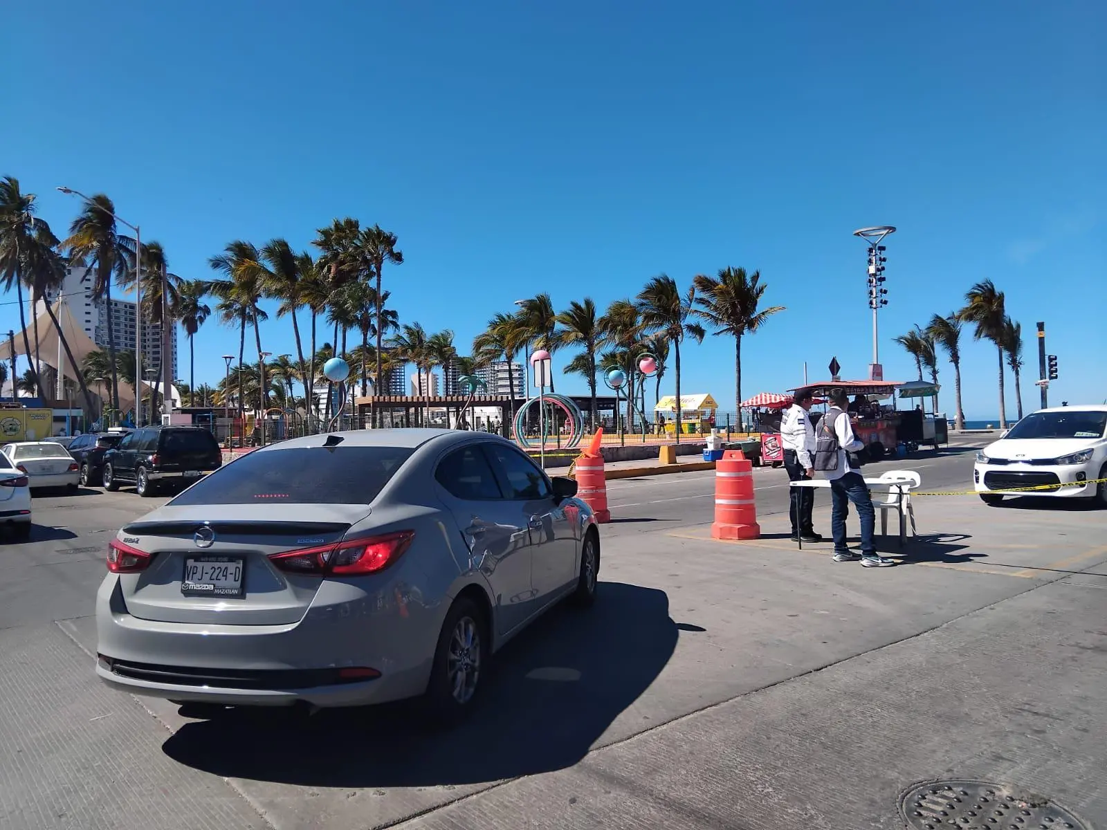 $!Cierran tramo del paseo costero a la circulación vehicular por segundo desfile del Carnaval de Mazatlán