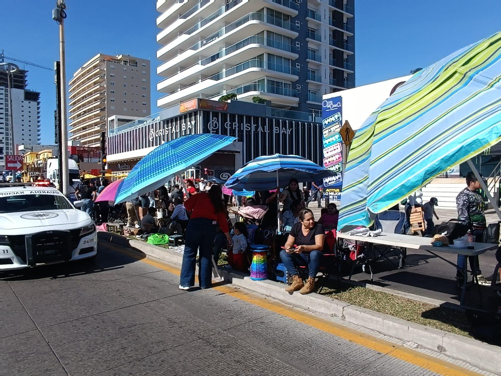$!Mazatlán listo para el segundo desfile del Carnaval 2026 con malecón abarrotado