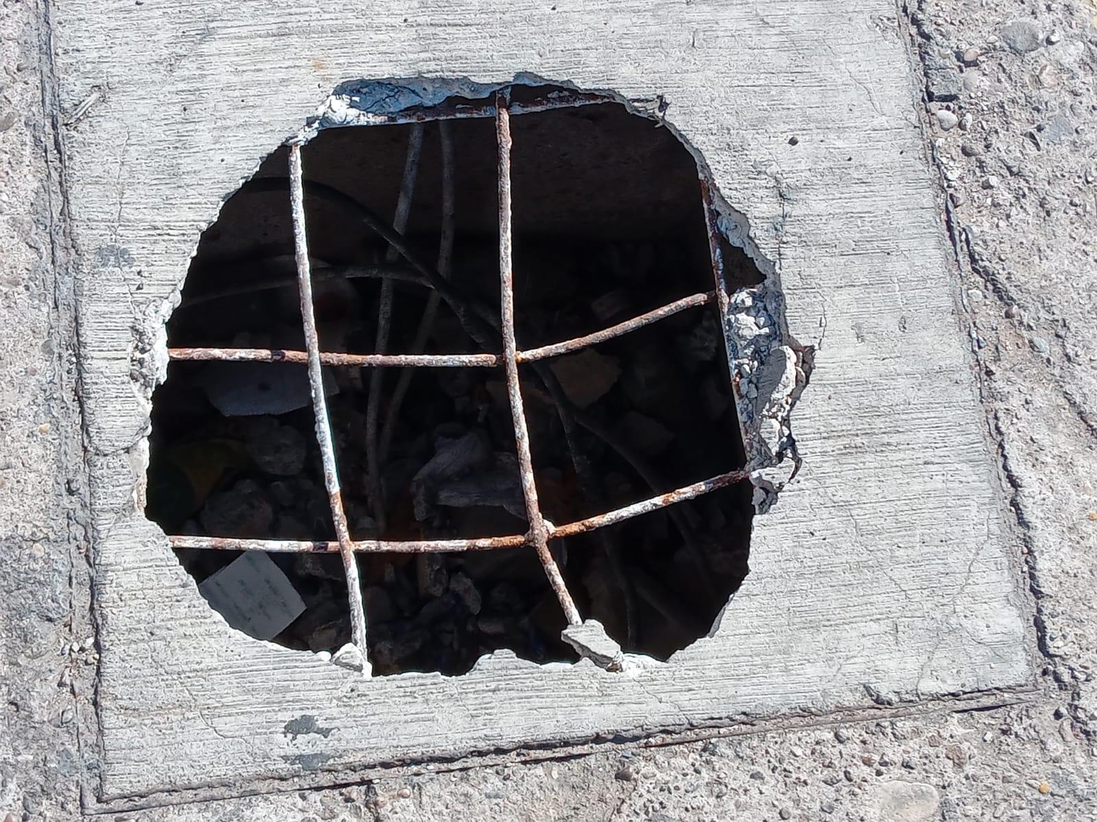 $!Con cableado eléctrico y lleno de basura el registro.