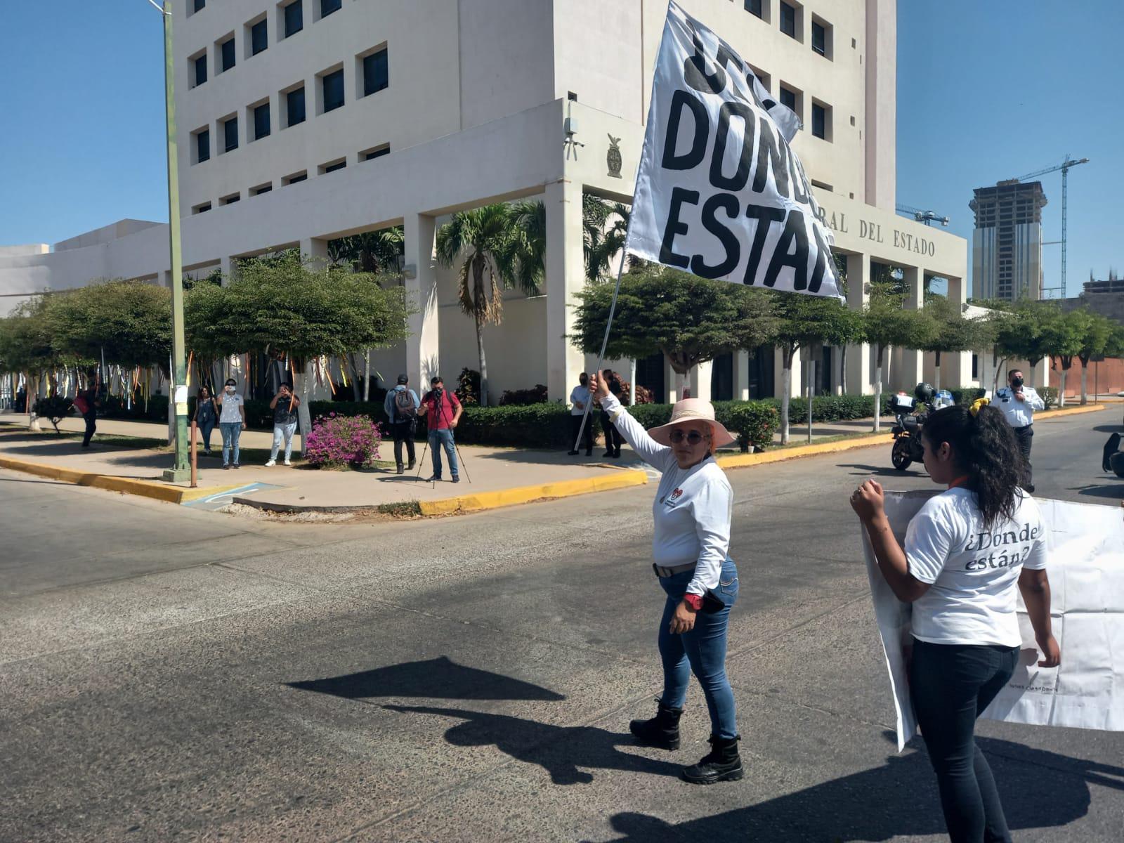 $!Familiares de personas desaparecidas marchan en el Día de las Madres en Culiacán