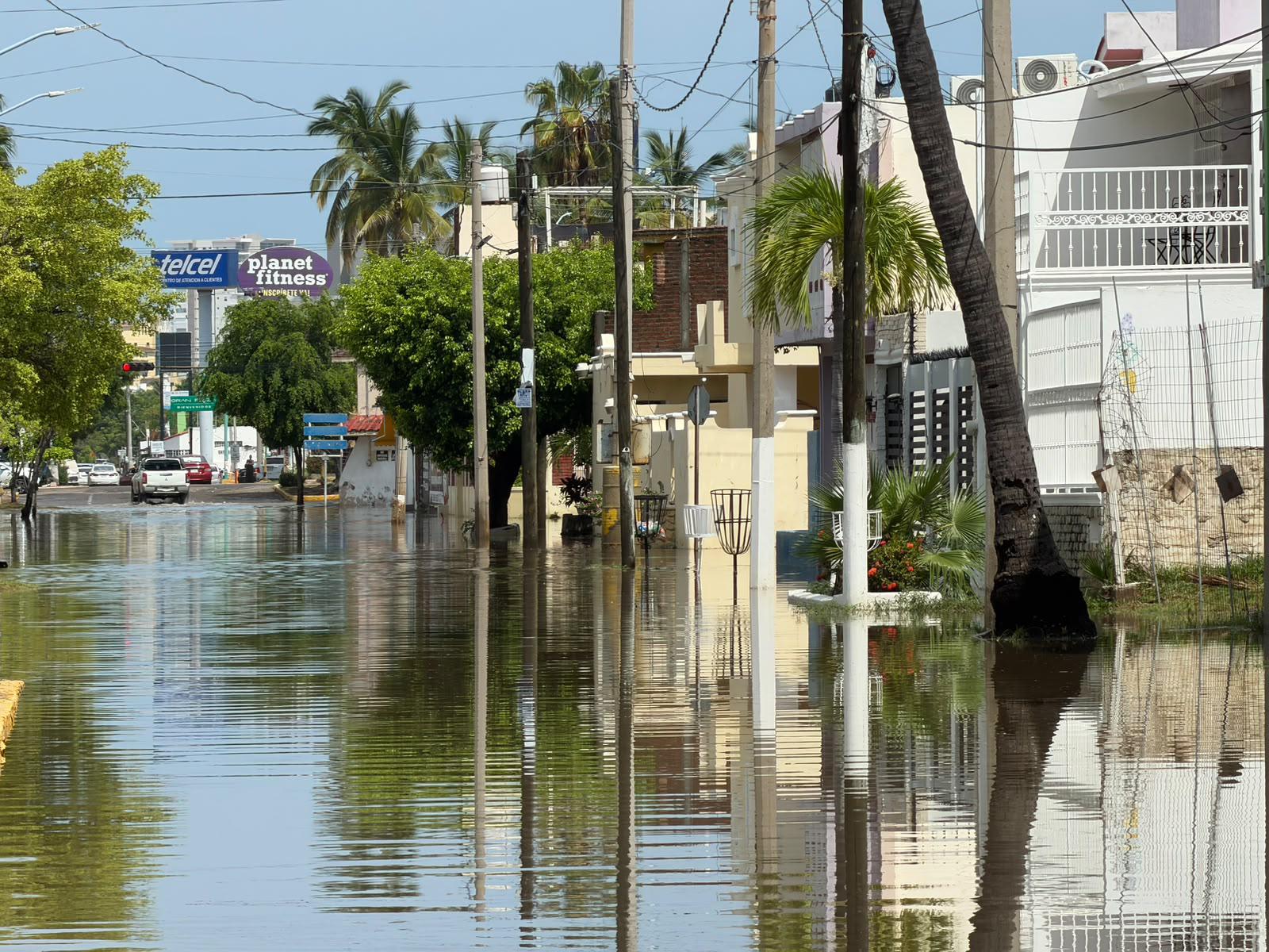 $!Colapsa de nuevo la Avenida Cruz Lizárraga en Mazatlán tras las intensas lluvias