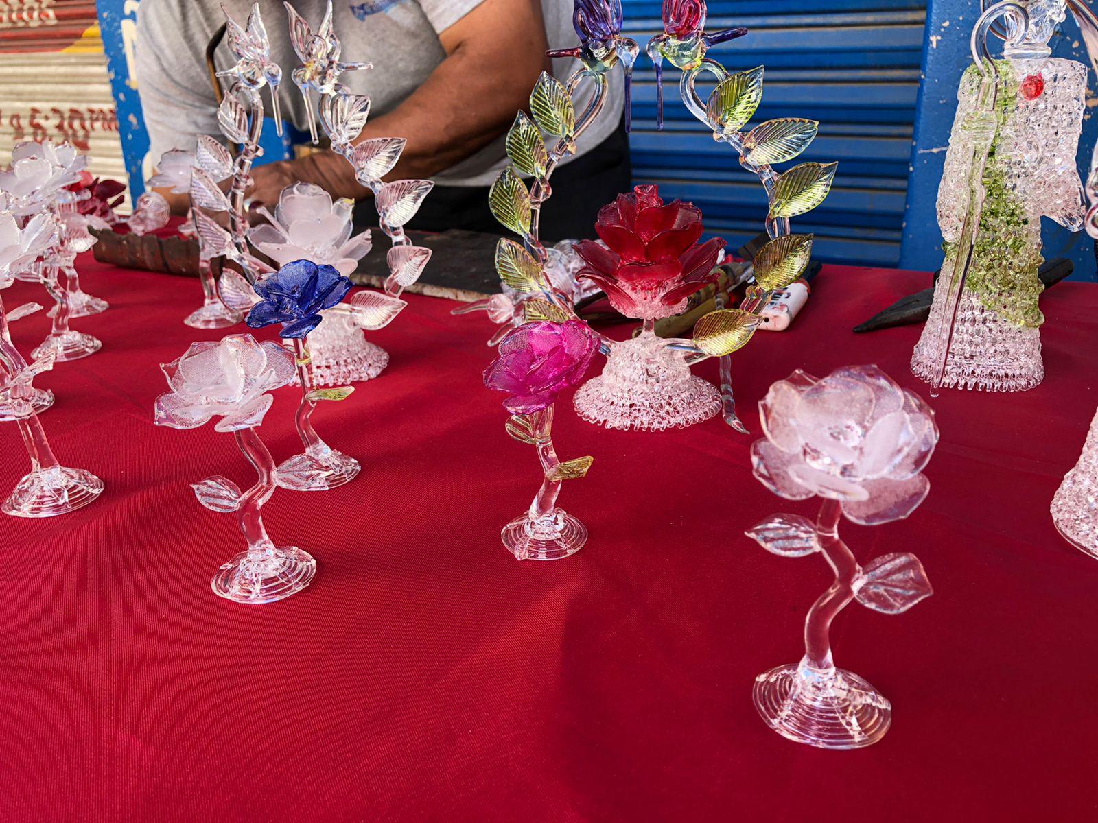 $!Miguel Ángel y Sergio llevan a las calles de Culiacán el arte del vidrio soplado