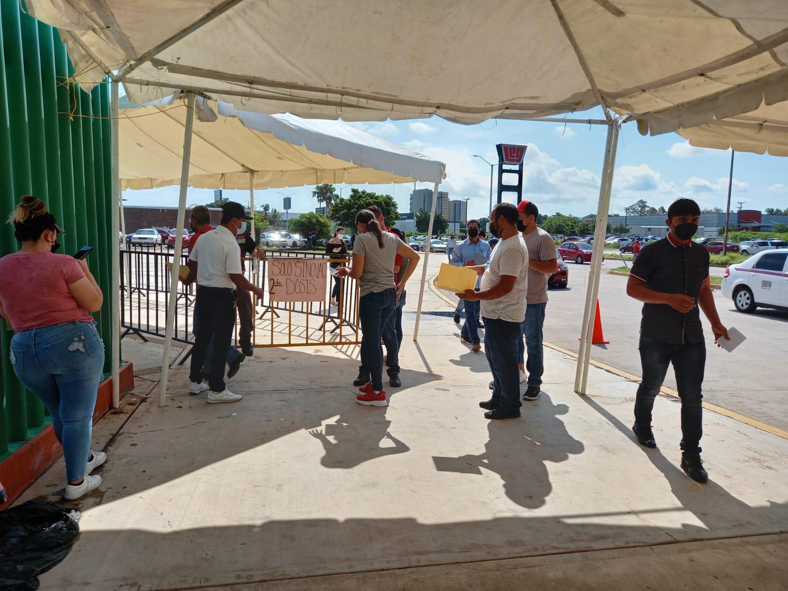 $!Sin filas y sin prisas, continúa aplicación de segunda dosis contra el Covid-19 a población e 30 a 39 años en Culiacán