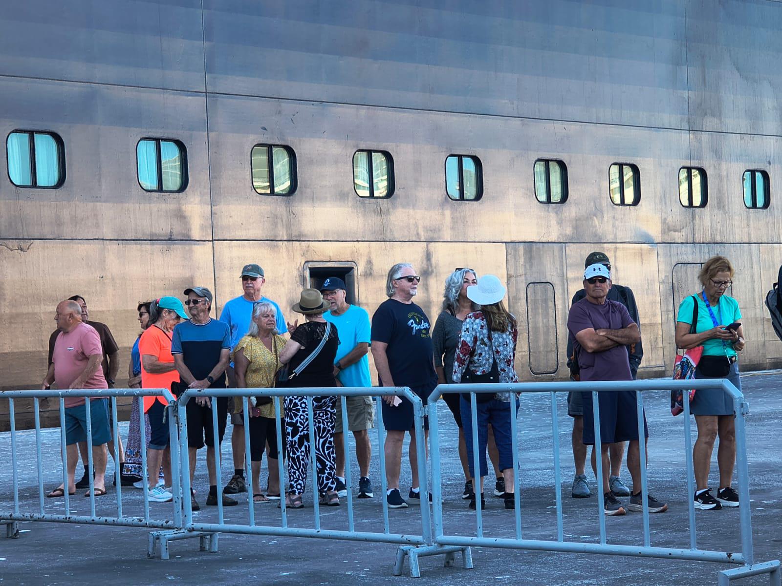 $!Topolobampo recibe con fiesta sinaloense al crucero Zuiderdam con más de 2,600 personas a bordo