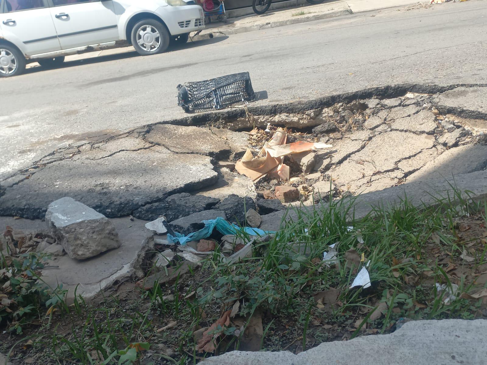 $!Cráteres de Jumapam y de torres condominales acaban calles de Gaviotas: Vecinos