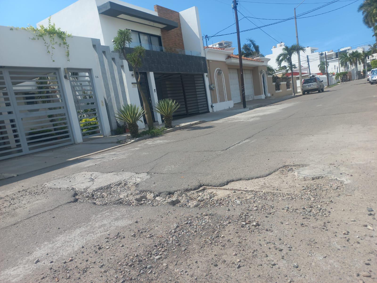 $!Cráteres de Jumapam y de torres condominales acaban calles de Gaviotas: Vecinos