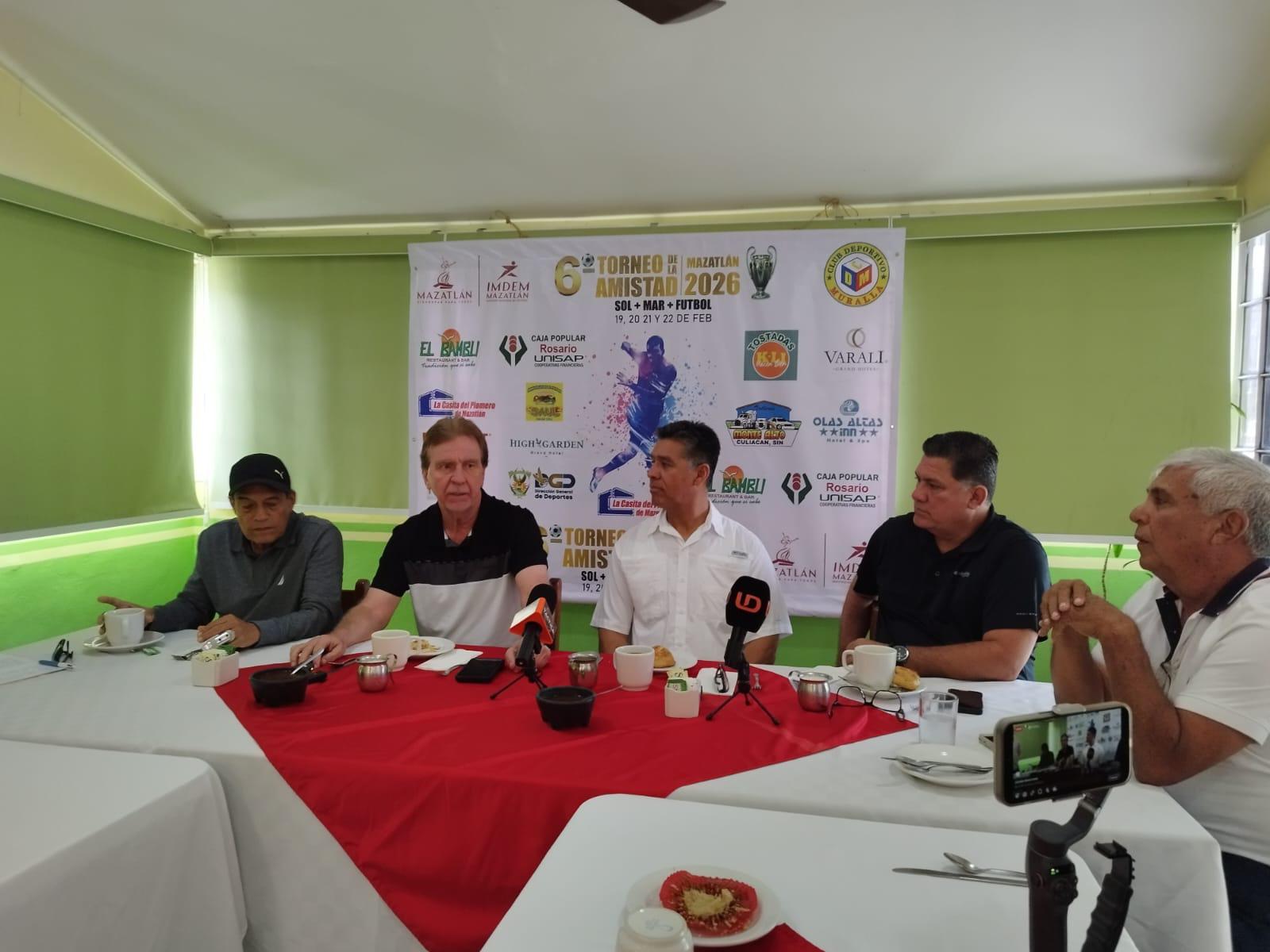 $!Torneo de Futbol de la Amistad Mazatlán 2026 reunirá a 28 equipos veteranos en el Club Muralla